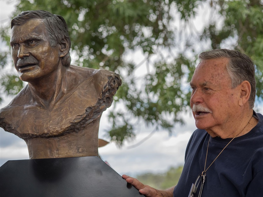 Ron Barassi Statue